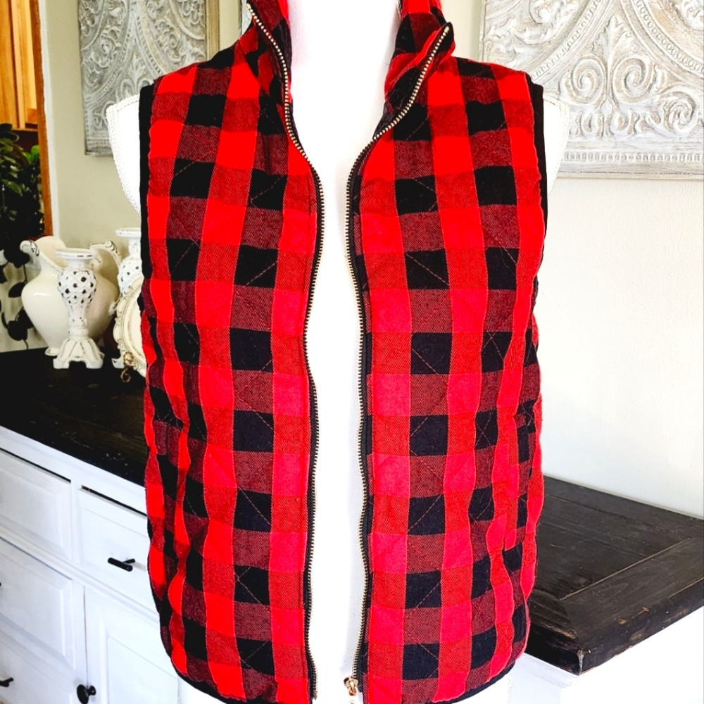 Woman's red plaid vest size small